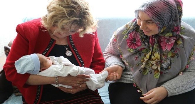 Manisa Büyükşehir’den ’Hoş geldin bebek’ ziyareti