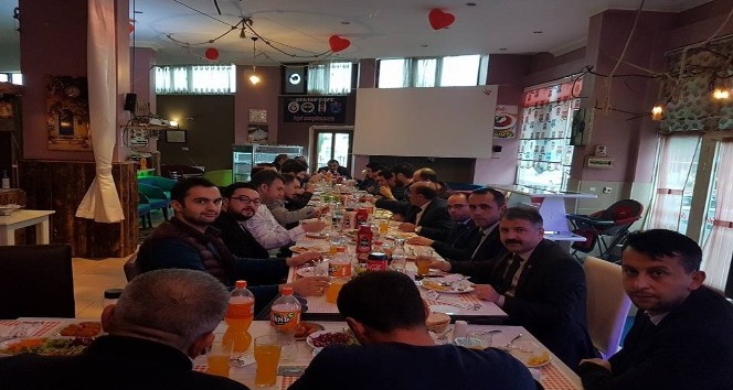 Türk Eğitim-Sen üyeleri kaynaşma yemeğinde buluştu