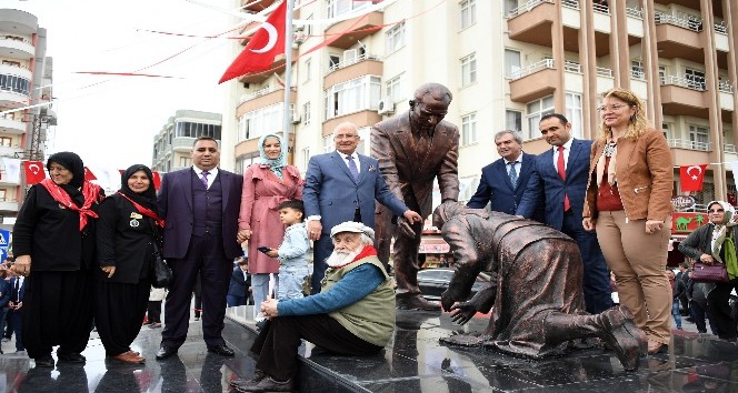 Mersin’de Atatürk ve Adile Hala Anıtı’nın açılışı yapıldı