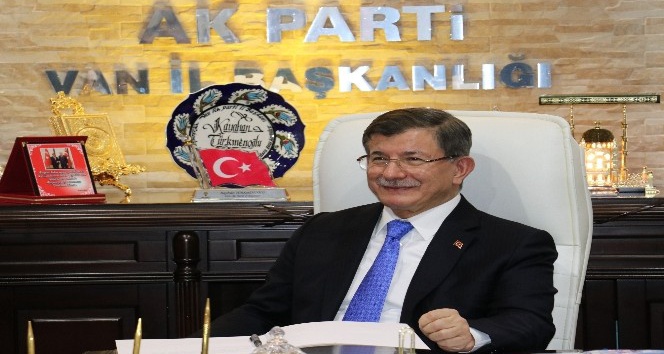 Davutoğlu’ndan AK Parti Van İl Başkanlığına ziyaret