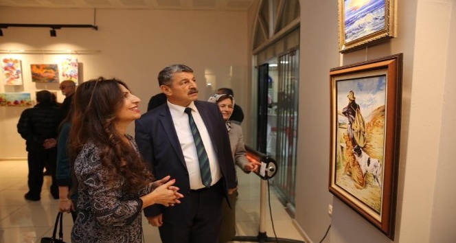 Ressam Ayfer Gündüzhev Yıldırım’ın resim sergisi açıldı