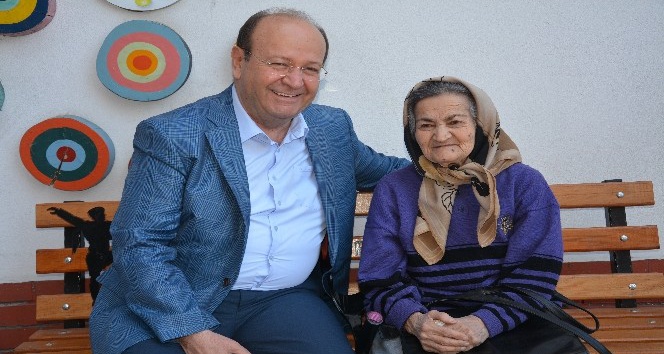 Başkan Özakcan’ın ’Yaşlılara Saygı Haftası’ mesajı