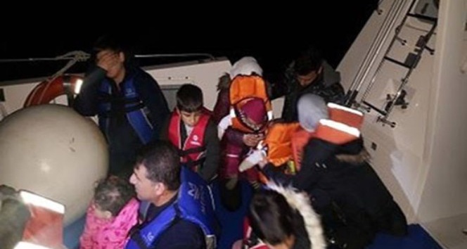 Çeşme’de 18 kaçak göçmen yakalandı