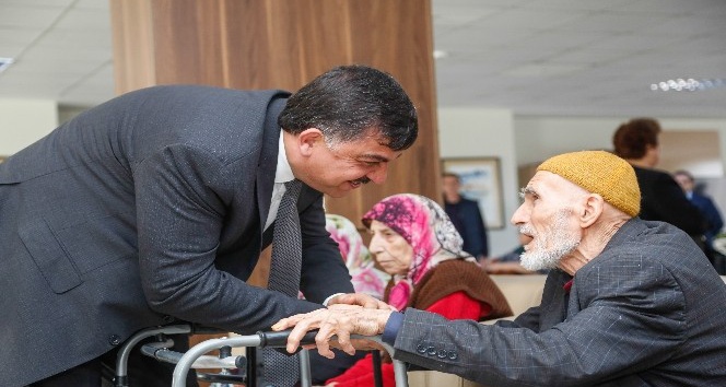 Fadıloğlu, Afrin için yaşlılardan dua istedi