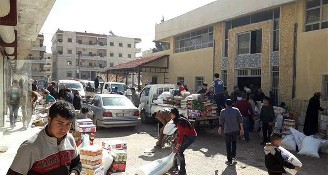 Afrin&#039;de halk PYD&#039;nin gıda deposunu bastı
