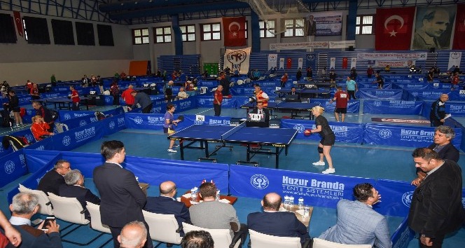 Adana’da 6. Veteran Masa Tenisi Turnuvası başladı