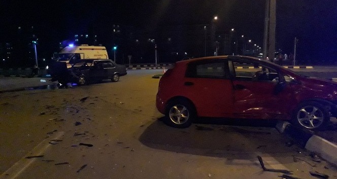 Manisa’da iki otomobil çarpıştı: 4 yaralı