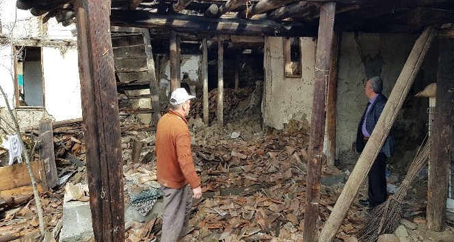 Tosya’da virane evler yıkılıyor