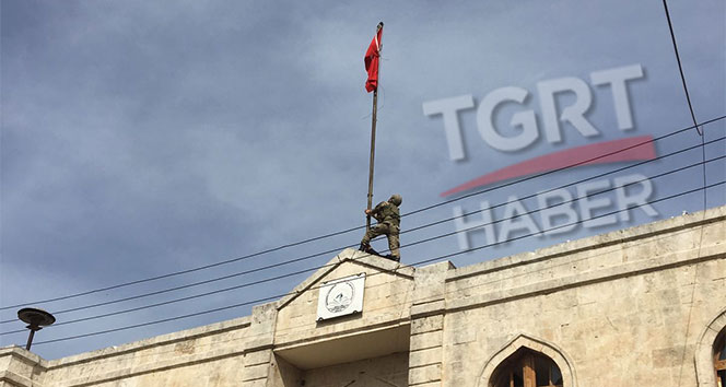 SON DAKİKA! Afrin&#039;e Türk bayrağı dikildi