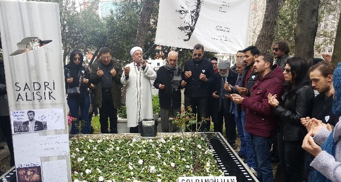 Türk sinemasının efsanesi Sadri Alışık ölüm yıl dönümünde mezarı başında anıldı