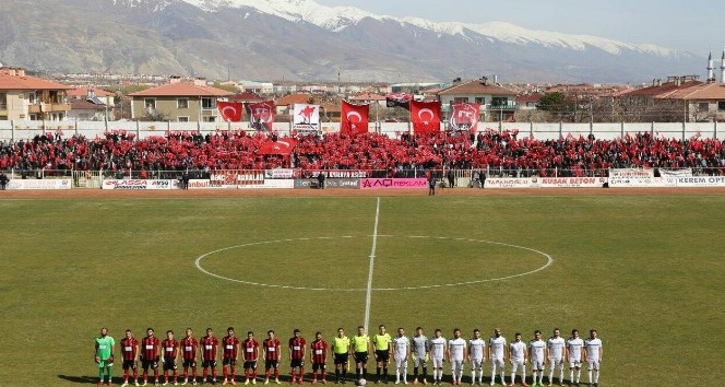 Erzincan’da taraftarlardan Çanakkale Zaferi kutlaması