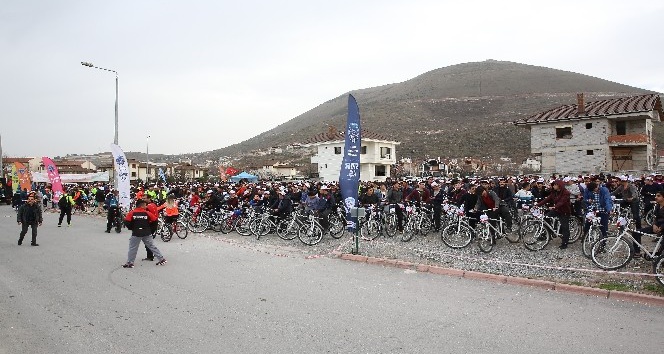Yüzlerce bisikletli Çanakkale için pedal çevirdi
