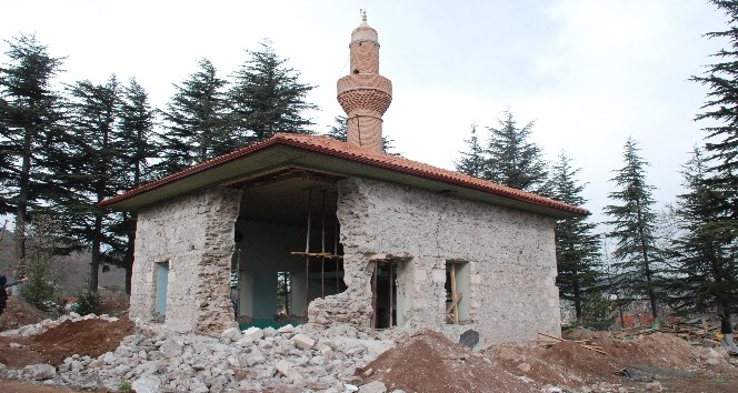 Osmanlı’nın ilk hutbesinin okunduğu camide göçük