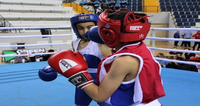 Üst Minikler Türkiye Boks Şampiyonası Mersin’de başladı