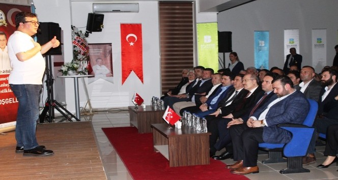 Ayvalık’taki konferansında Fatih Akbaba, Mehmet Akif’i yeniden tanımladı