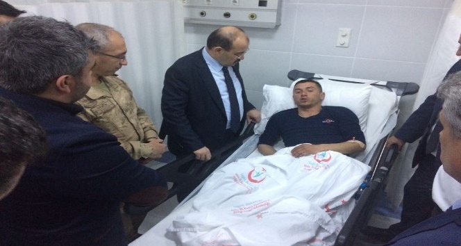 Vali Ustaoğlu, terör örgütünün hain saldırısında yaralanan köylüleri hastanede ziyaret etti