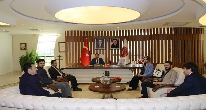 Rektör Bağlı, II. Abdülhamid Han’ın torunu Osmanoğlu’nu makamında ağırladı