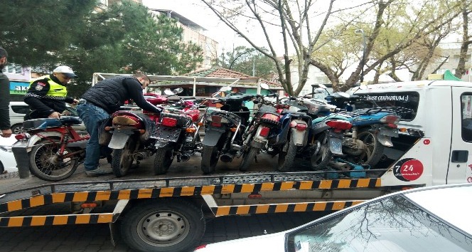 Biga’da tescilsiz motosikletler toplanıyor