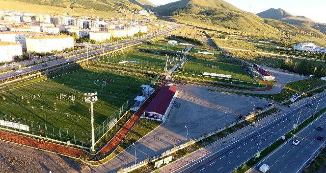 Başkan Sekmen: “Erzurum, EURO 2024’ün kamp merkezi olmaya hazır”