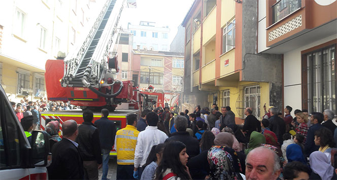 İstanbul&#039;da korkutan yangın: 11 kişi mahsur kaldı