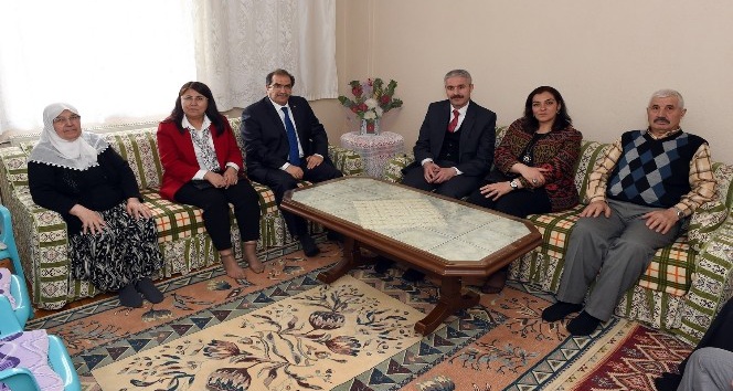 Vali Salim Demir ve eşi Nezahat Demir şehit ailelerini ziyaret etti