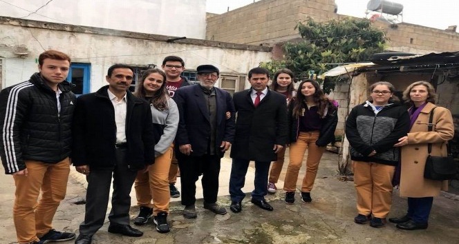 Yaşlılar Haftasında liseli öğrencilerden yaşlılara ziyaret
