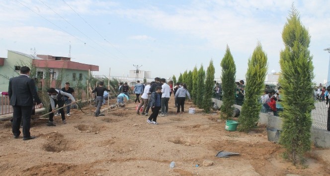 Silopi’de okul bahçesinde hatıra ormanı oluşturuldu