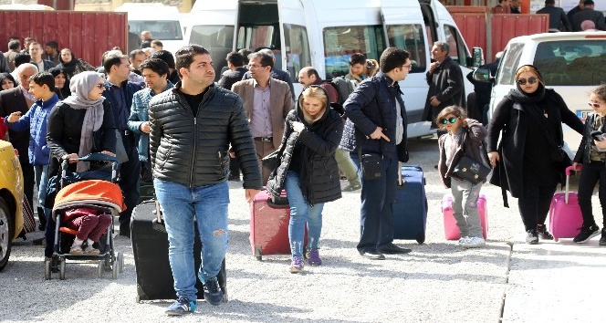 Akın akın gelen İranlı turistlere sıcak karşılama