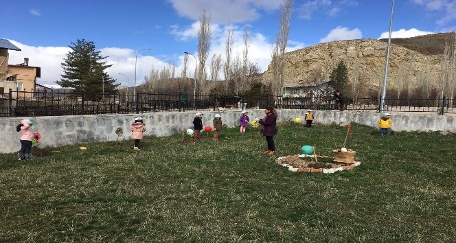 Ana okulu öğrencileri Afrin Şehitleri için ağaç diktiler