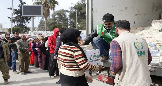 İHH’dan Afrin kent merkezine yardım