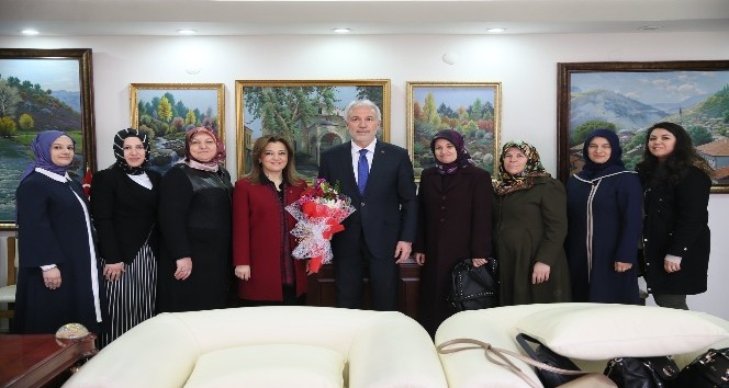 Ceyda Çetin Erenler ve yönetim kurulu üyeleri, Başkan Saraçoğlu’nu ziyaret etti