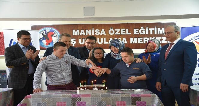 Başkan Çerçi özel öğrencilerle birlikte deney yaptı