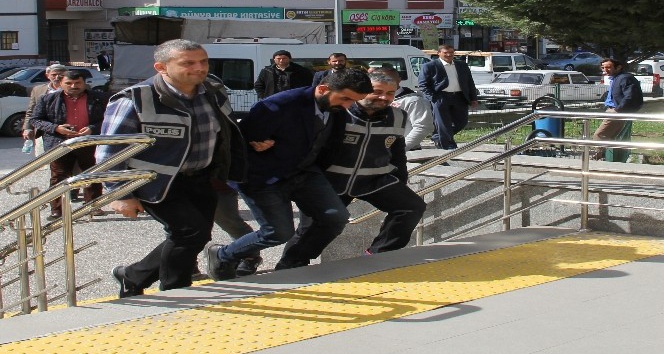 68 bin liralık altın çalan sahte polisler tutuklandı