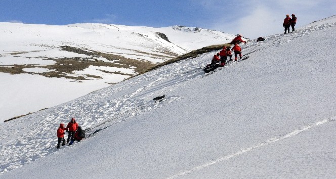 AFAD’ın eğitmen adayları Zigana Dağında kursa katılıyor