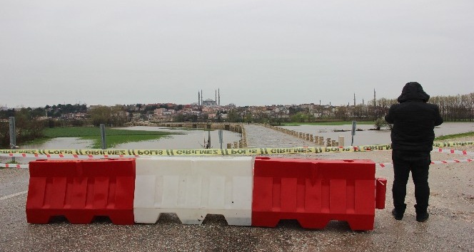 Edirne’de Tunca Nehri ’kırmızı alarm’ seviyesine yükseldi