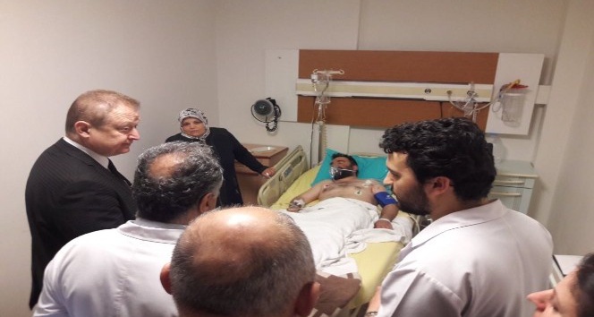 Vali Yavuz, şehit ailesini ve yaralı polisi ziyaret etti