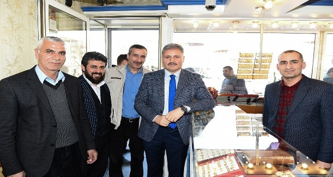 Başkan Çakır, Eski Malatya’da esnaf ve vatandaşları ziyaret etti