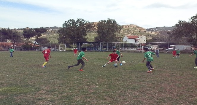 Foça’da okulları futbol turnuvası başladı