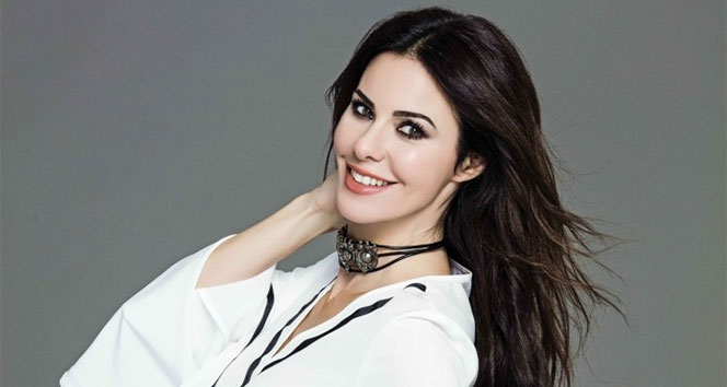 Defne Samyeli, fırsat garajında hayranlarıyla alıveriş yapacak