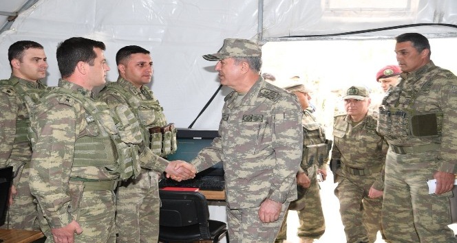 Genelkurmay Başkanı Akar, Kilis’teki birlikleri denetliyor