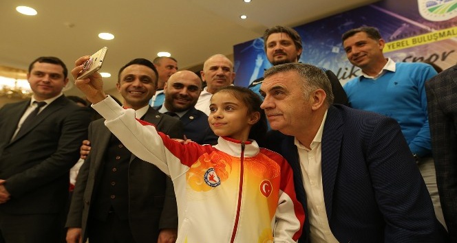 Başkan Toçoğlu milli sporcular ile bir araya geldi