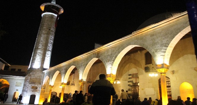 Anadolu’nun ilk camisi Habib-i Neccar Camisi’nde Regaib Kandili
