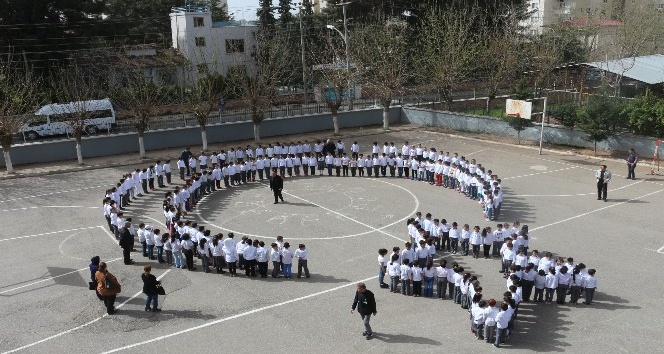 Minik öğrenciler Afrin zaferini koreografiyle kutlandı