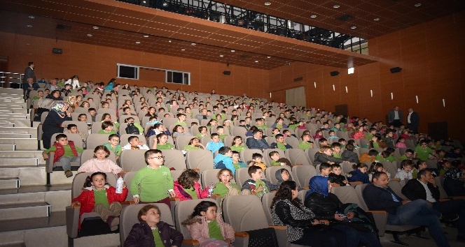 İlkokul öğrencileri “Çanakkale Geçilmez” animasyon filmini izledi
