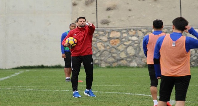 Evkur Yeni Malatyaspor’da Erol Bulut’tan futbolcularına gözdağı