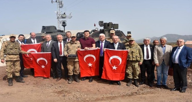 Tekirdağ’ın belediye başkanları sınırdaki Mehmetçikle buluştu