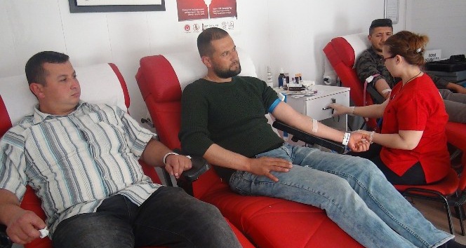 Güvenlik korucuları Mehmetçik için kan bağışladı