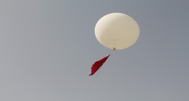 Şehitler anısına gökyüzüne meteoroloji balonu bırakıldı