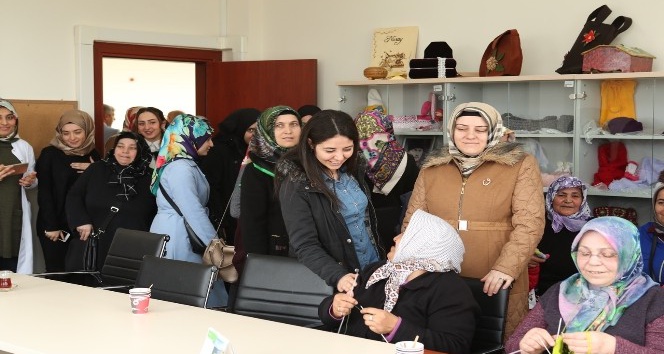 Arnavutköy Belediyesi Kadın Kültür ve Sanat Merkezi’nden yaşlılara ziyaret