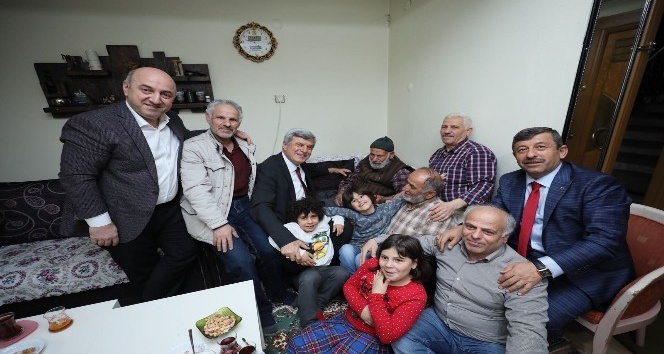 Başkan Karaosmanoğlu’ndan Yaşlılar Haftası’ndan anlamlı ziyaret